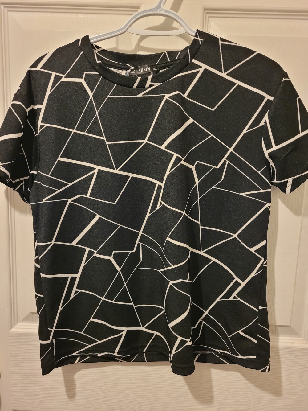 SHEIN Black Short Sleeve Tee with White Abstract Geometric Print